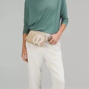Lululemon Everywhere Belt Bag 1L- Trench/White Opal, NWT